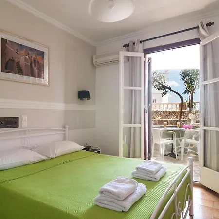 Santorini Hotell 2*